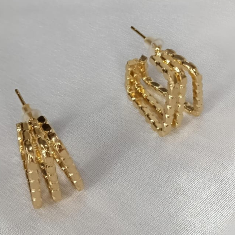 Golden Prism Studs-https://i-media.vyaparify.com/vcards/products/305595/product_1763714507_692025cbcb8cb.jpeg Image