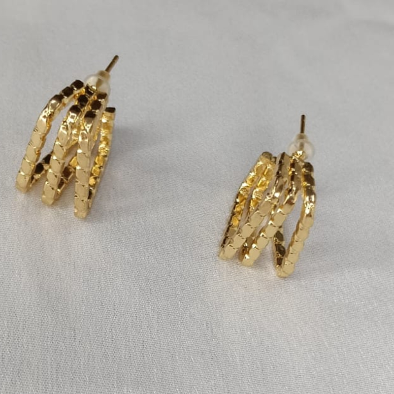 Golden Prism Studs-https://i-media.vyaparify.com/vcards/products/305596/product_1763714508_692025cc0c1e0.jpeg Image