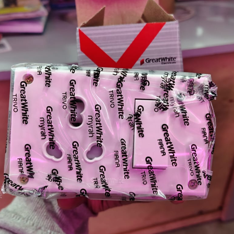 GREAT  WHITE TOTO  CHARGER BOOT-https://i-media.vyaparify.com/vcards/products/305998/product_1764336213_6929a25542093.jpeg Image