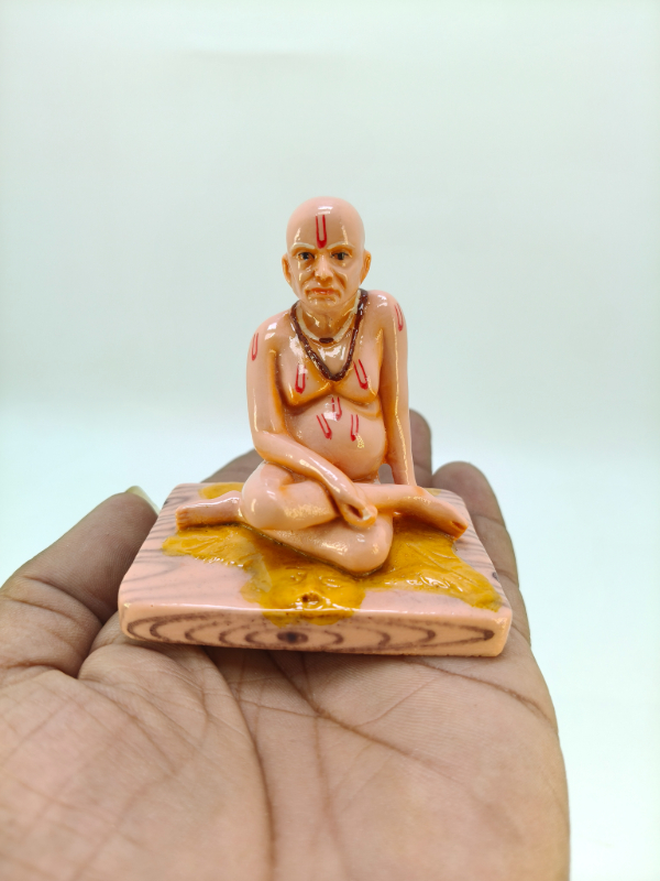 Swami Samarth For Car dashboard (3 inches )-https://i-media.vyaparify.com/vcards/products/306673/product_1766602365_694c367d7323e.jpeg Image