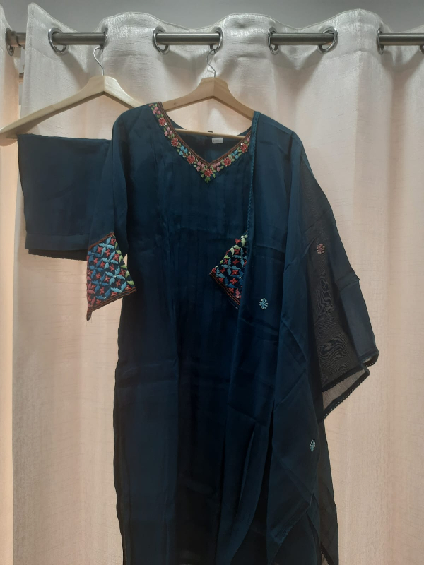 Cord sets-https://i-media.vyaparify.com/vcards/products/307022/product_1767854349_695f510dc9686.jpeg Image