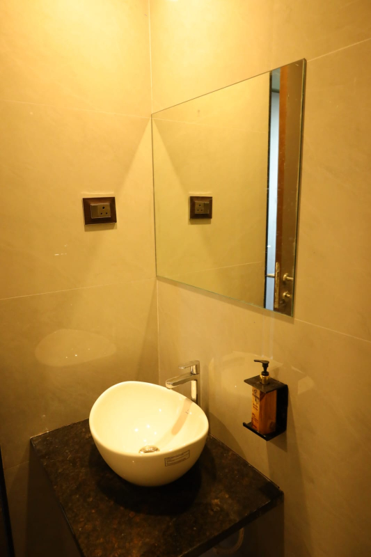 DELUX ROOM-https://i-media.vyaparify.com/vcards/products/307322/product_1768113137_696343f1a62f5.jpeg Image