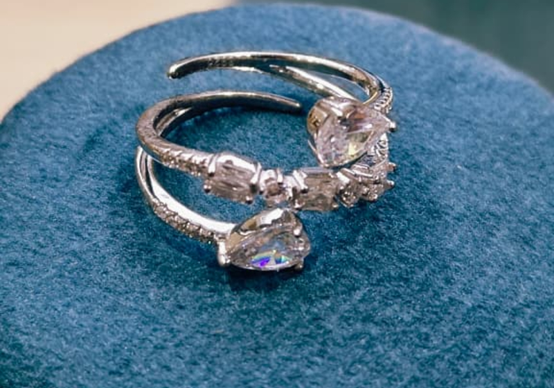 SILVER NECKLACE SET-https://i-media.vyaparify.com/vcards/products/307850/product_1768919100_696f903c9a380.jpeg Image