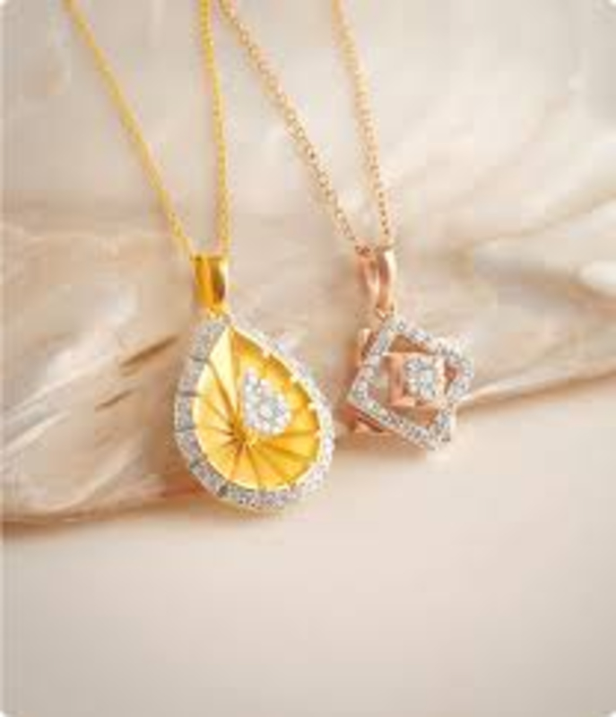 Yellow gold and Diamond pendent Kisna Diamond And Jewellery Indore, Madhya Pradesh 452001, India