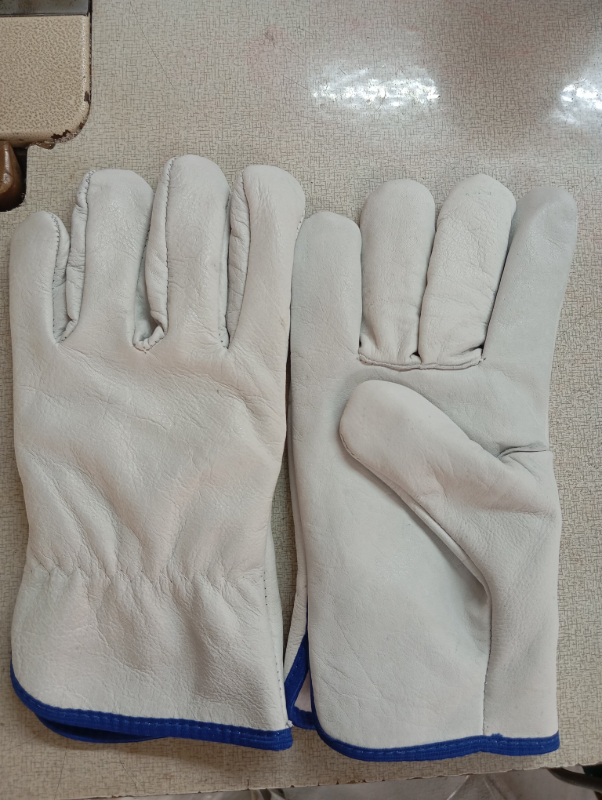 White Chrome Driving-https://i-media.vyaparify.com/vcards/products/307946/product_1769004786_6970def249bea.jpeg Image