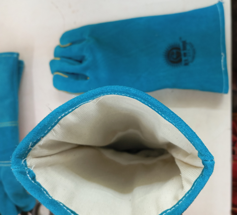 Welding Gloves-https://i-media.vyaparify.com/vcards/products/307950/product_1769005721_6970e299ef50c.jpeg Image