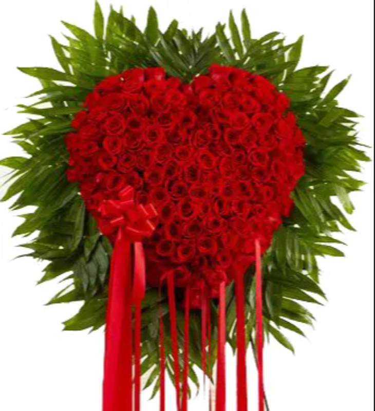 100 Red Roses in Heart Shape GRT Flower And Decorator COLLEGE MAIN ROAD, Siddaveerappa Badavane, BIET, Davanagere, Karnataka 577004, India