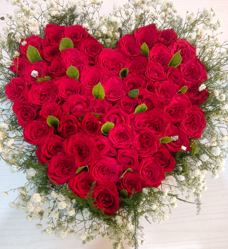 Red roses heart shape bouquet-https://i-media.vyaparify.com/vcards/products/308640/product_1770198276_698315042d546.jpeg Image