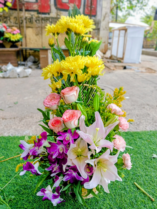  Mix flowers arrangement Flori 7 Kanchan Pushpa Complex, Ghod Bunder Road, Kavesar, Thane West Mumbai, Maharashtra, India 400617