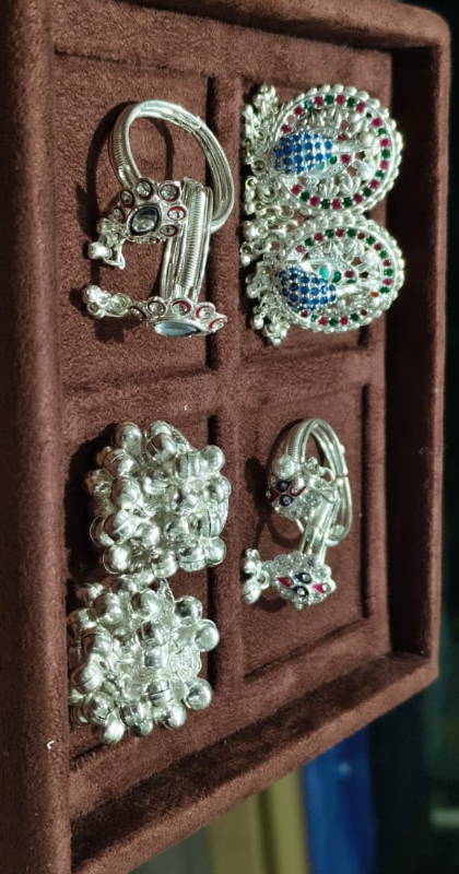 Silver Bichhiya (Toe Ring)-https://i-media.vyaparify.com/vcards/products/308840/product_1770713793_698af2c1ed506.jpeg Image