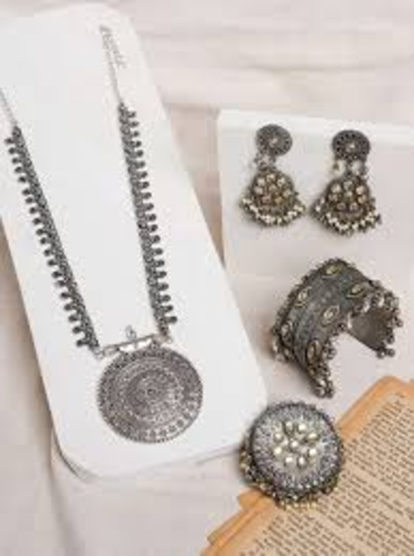 Teejh puri oxidised silver necklace-https://i-media.vyaparify.com/vcards/products/309411/product_1771658840_69995e58b168d.jpeg Image
