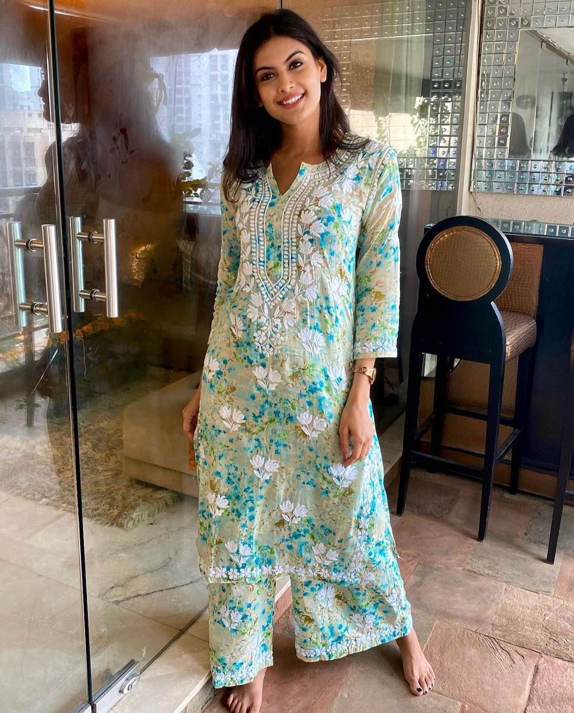 Chikankari Mulmul Set-https://i-media.vyaparify.com/vcards/products/30958/chikankari-mulmul-set-size-36-46-kurti-length-46-inch-pant-le.jpg Image