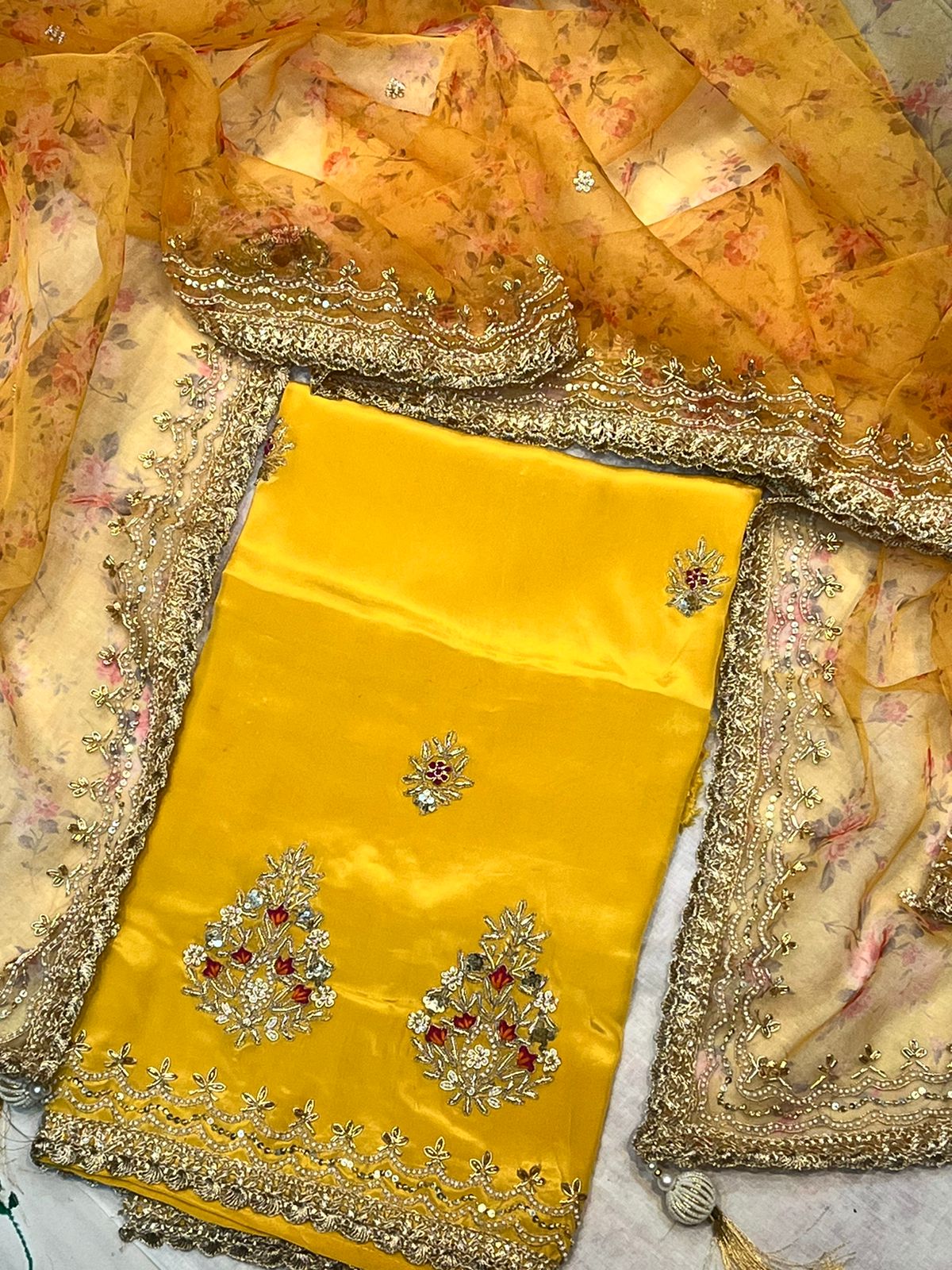 Pure Crepe Silk Top Organza Dupatta With 4 Side Border-https://i-media.vyaparify.com/vcards/products/30960/Pure-crepe-silk-top-Organza-dupatta-with-4-side-border-work.jpg Image
