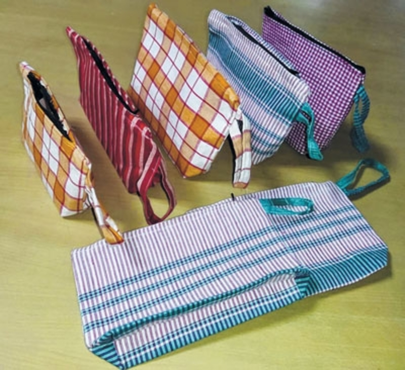 Handloom handicraft Pouch Indian Art Gallery - Moonj And Hand Made Product Agra Western Gate, Kinari Bazar, Purani Mandi, Tajganj, Agra, Uttar Pradesh 282001, India