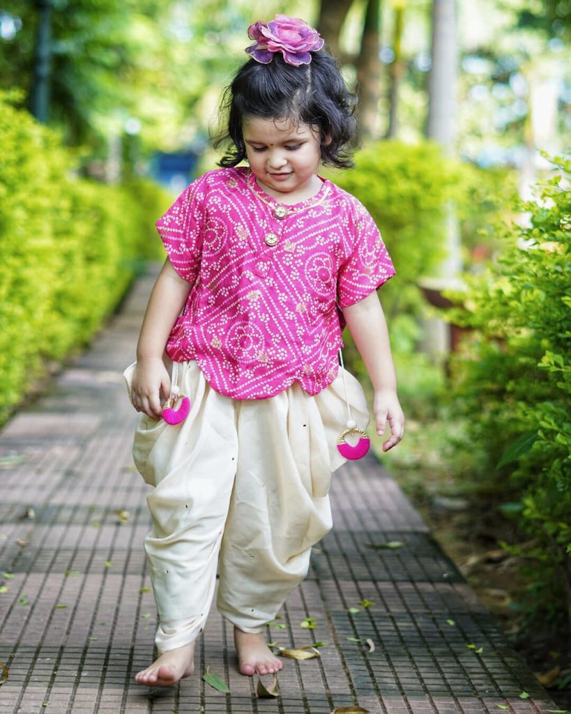 Girls Bandhani Crop Top with Dhoti Pants-https://i-media.vyaparify.com/vcards/products/30999/Girls-Bandhani-Crop-Top-With-Dhoti-Pants.jpg Image