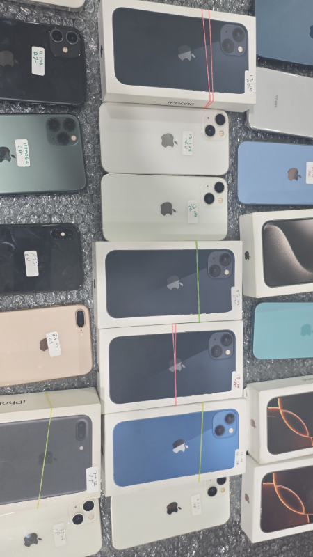 Iphone bulk quantity available-https://i-media.vyaparify.com/vcards/products/310988/product_1773168364_69b066ecbfcf0.jpeg Image