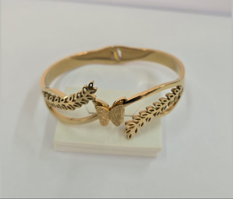 Anti tarnish bracelet-https://i-media.vyaparify.com/vcards/products/311434/product_1773744988_69b9335cbbce3.jpeg Image