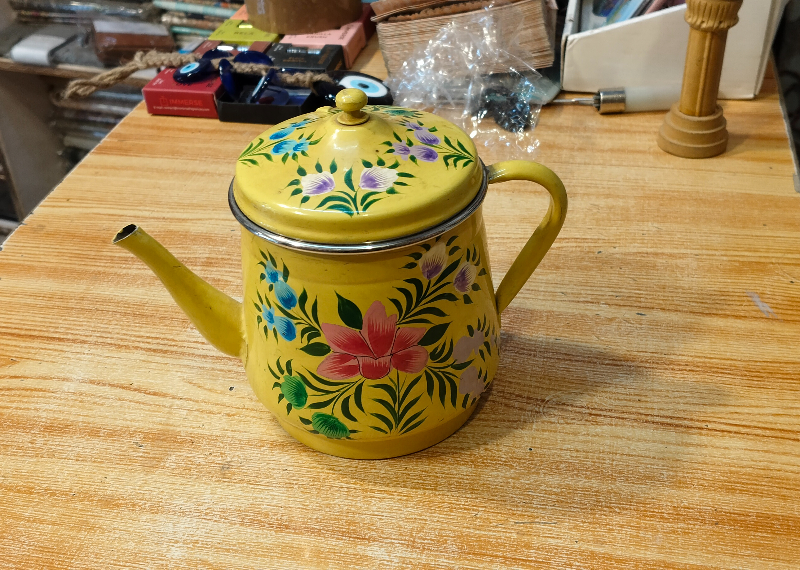 Tea pot hand painted enamel. SONU HANDICRAFT - Handmade Home Decor & Handicraft Store Canacona, Goa 403702, India
