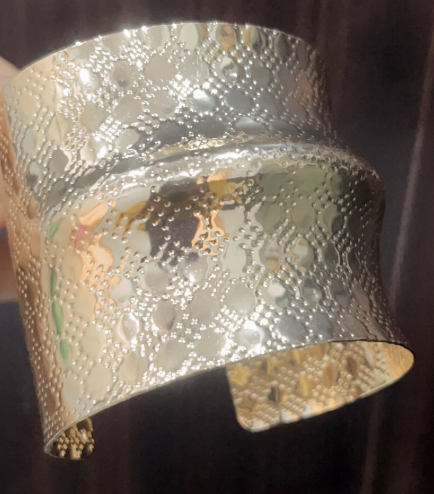 Anti tarnish broad bracelet-https://i-media.vyaparify.com/vcards/products/312817/product_1775980263_69db4ee7f2c99.jpeg Image