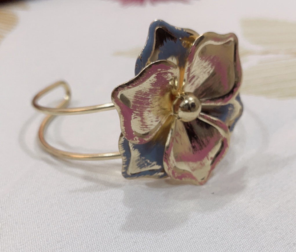 Anti tarnish Flower handcuff-https://i-media.vyaparify.com/vcards/products/312822/product_1775980852_69db51347da0c.jpeg Image