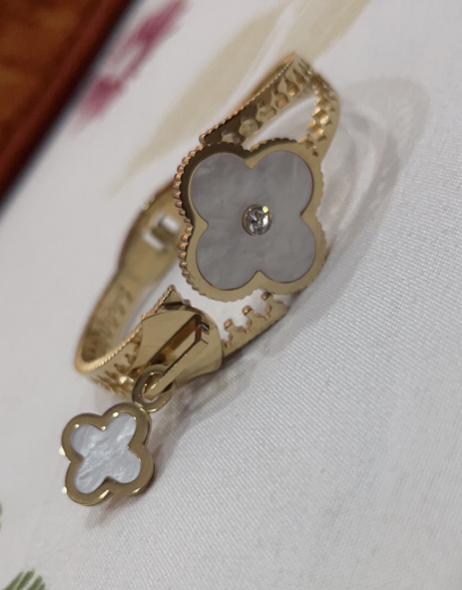 Anti tarnish Bracelet-https://i-media.vyaparify.com/vcards/products/312828/product_1775981551_69db53efda19e.jpeg Image