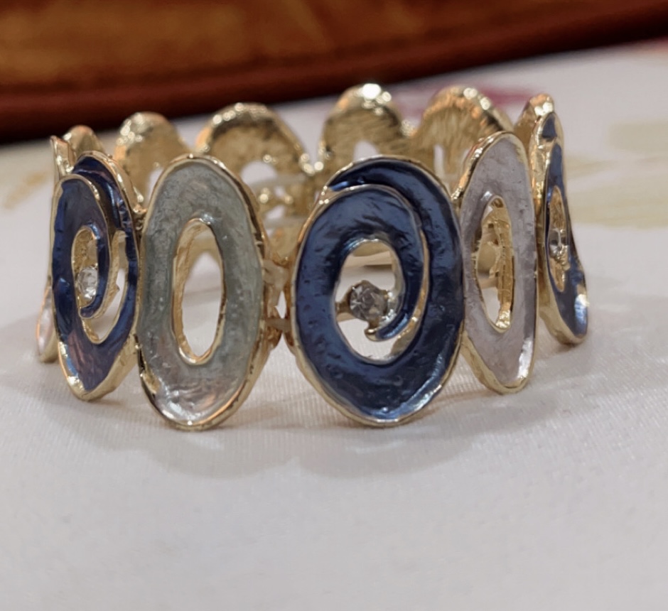 Anti tarnish Bracelet-https://i-media.vyaparify.com/vcards/products/312830/product_1775981727_69db549f169bc.jpeg Image