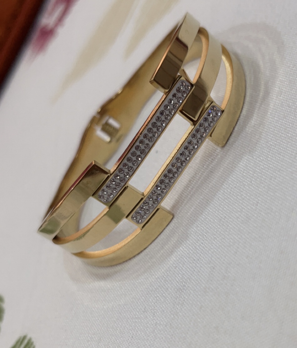 Anti tarnish Bracelet-https://i-media.vyaparify.com/vcards/products/312831/product_1775981861_69db55257db23.jpeg Image