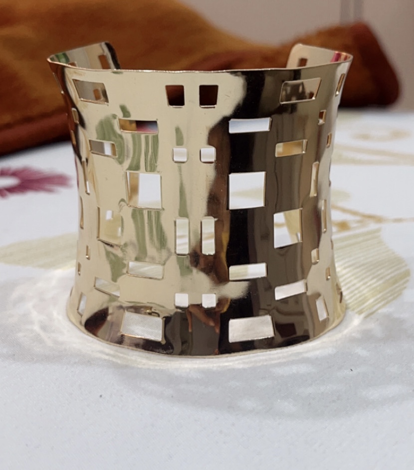 Anti tarnish Handcuff-https://i-media.vyaparify.com/vcards/products/312836/product_1775982273_69db56c142df9.jpeg Image