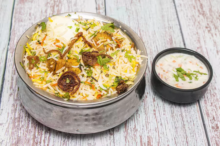 Chicken Dum Biryani – Veg and Non-Veg Restaurant, Ghansoli-https://i-media.vyaparify.com/vcards/products/313068/product_1776255059_69df8053a74db.webp Image