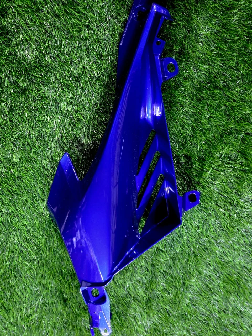  R15 V4 Left Side Inner Cover Blue TN36 FRIENDS AUTO ACCESSORIES TN36 Friends Auto & Accessories 504 , Mysore Trunk Road North Sathyamangalam, Erode District , TAMIL NADU 638402 India