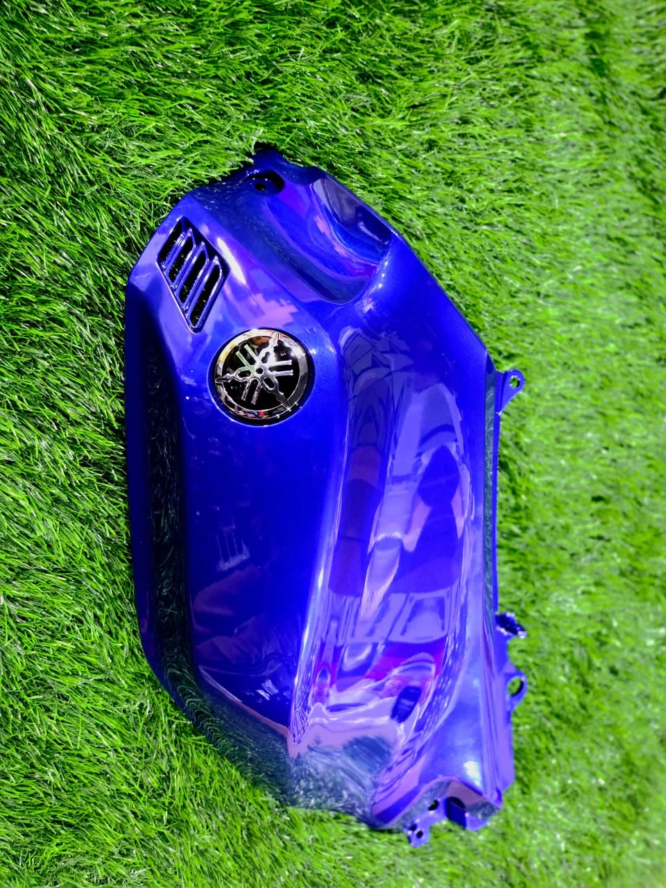 R15 V4 TANK RIGHT COVER-https://i-media.vyaparify.com/vcards/products/314375/product_1779796950_6a158bd6ca4ce.webp Image