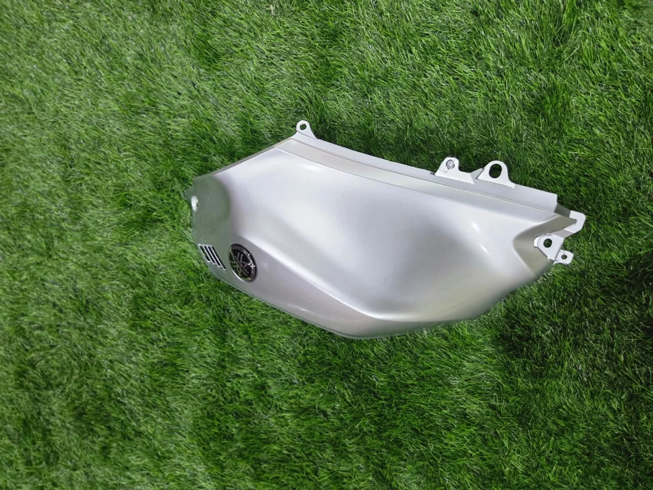  R15 M TANK RIGHT COVER TN36 FRIENDS AUTO ACCESSORIES TN36 Friends Auto & Accessories 504 , Mysore Trunk Road North Sathyamangalam, Erode District , TAMIL NADU 638402 India