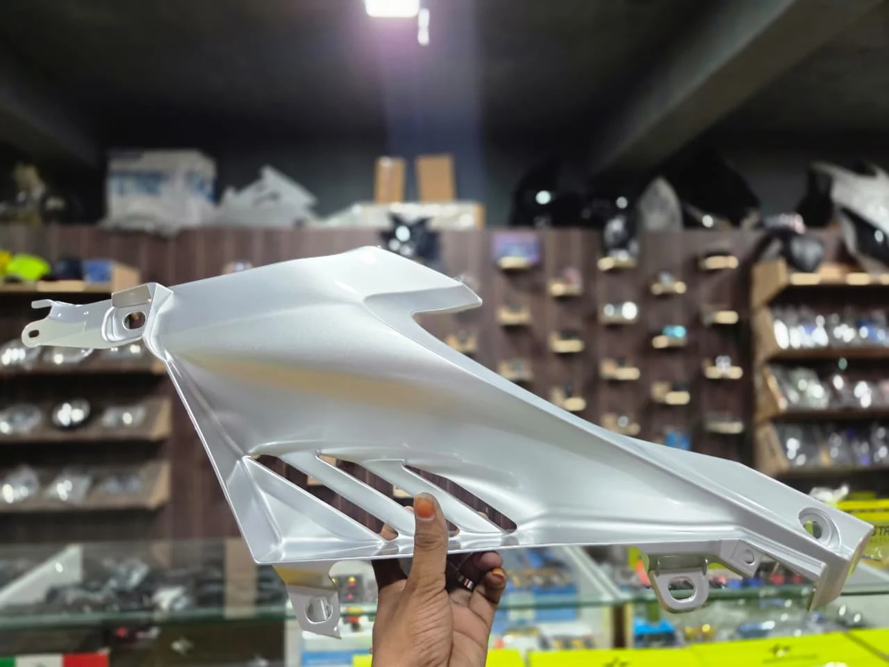 R15 M LEFT INNER PANEL-https://i-media.vyaparify.com/vcards/products/314492/product_1780047478_6a195e7668f66.webp Image