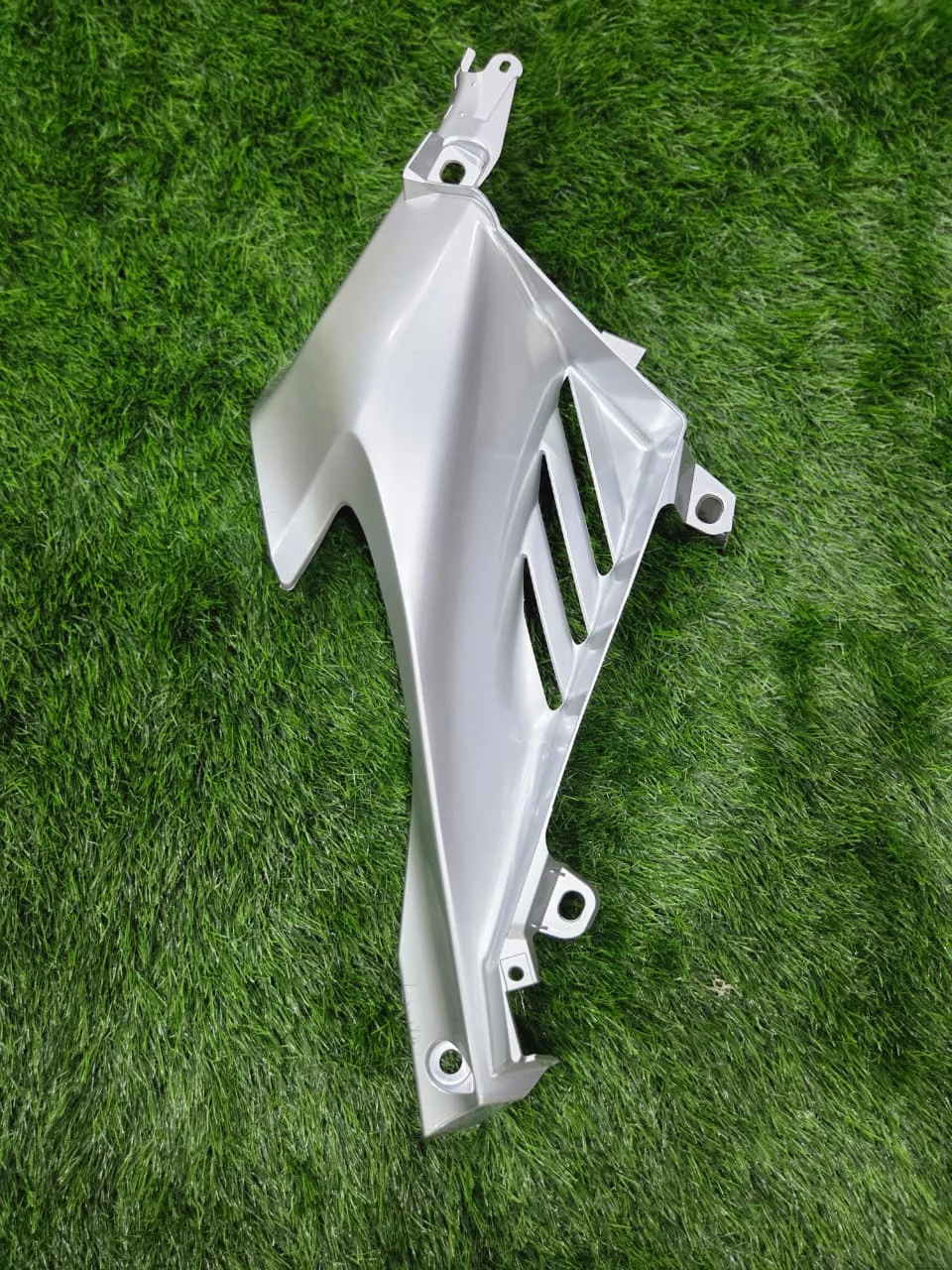 R15 M RIGHT INNER PANEL-https://i-media.vyaparify.com/vcards/products/314495/product_1780047620_6a195f0423bf6.webp Image