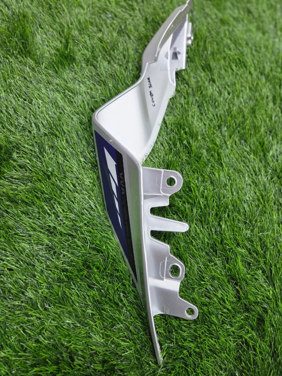 R15 M Tail Left Panel-https://i-media.vyaparify.com/vcards/products/314498/product_1780047772_6a195f9ca93e9.webp Image