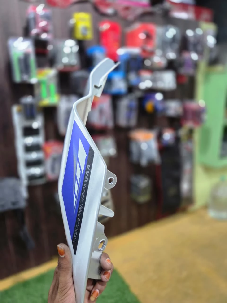 R15 M Tail Left Panel-https://i-media.vyaparify.com/vcards/products/314500/product_1780047773_6a195f9d743d4.webp Image