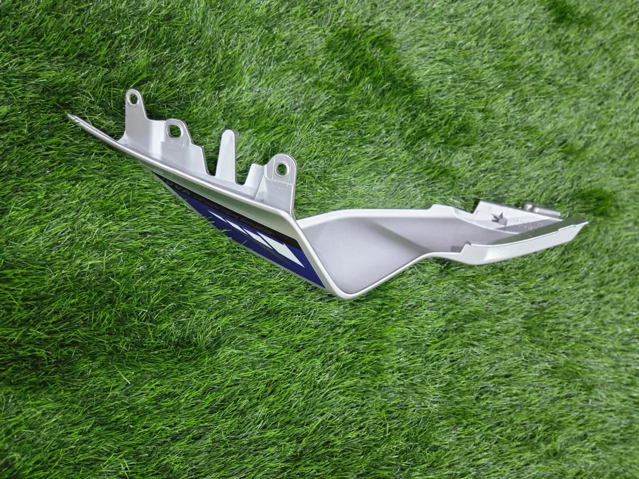 R15 M TAIL RIGHT PANEL-https://i-media.vyaparify.com/vcards/products/314502/product_1780047905_6a196021d039a.webp Image