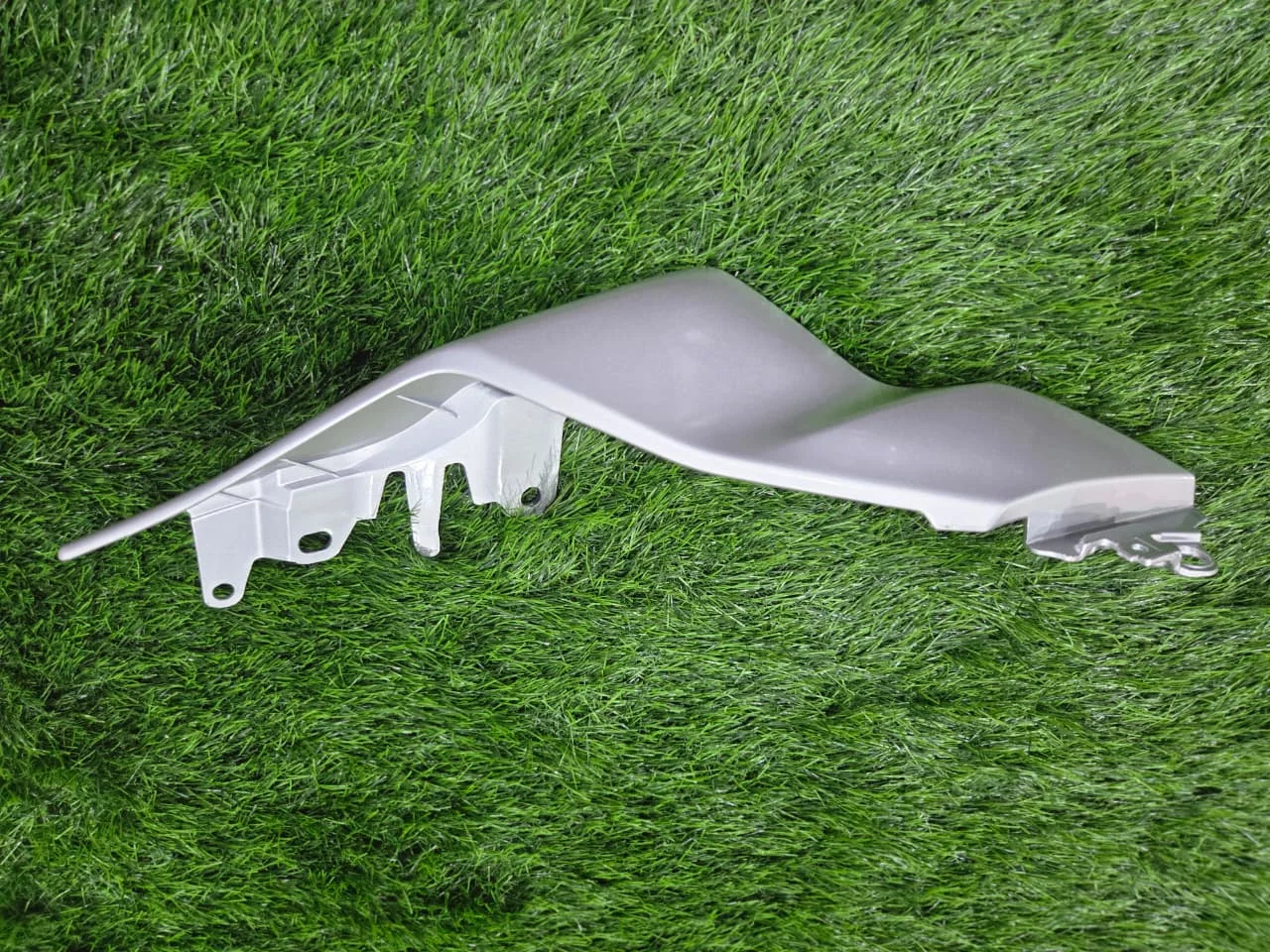 R15 M TAIL RIGHT PANEL-https://i-media.vyaparify.com/vcards/products/314503/product_1780047906_6a19602261a35.webp Image