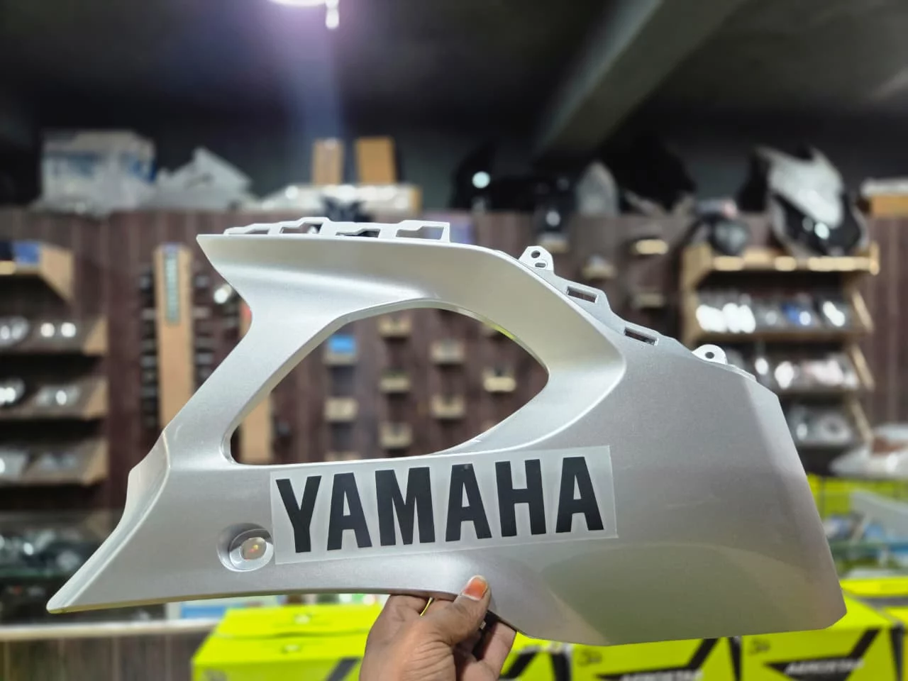 R15 M UNDERBELLY LEFT-https://i-media.vyaparify.com/vcards/products/314507/product_1780049925_6a1968059cdc6.webp Image