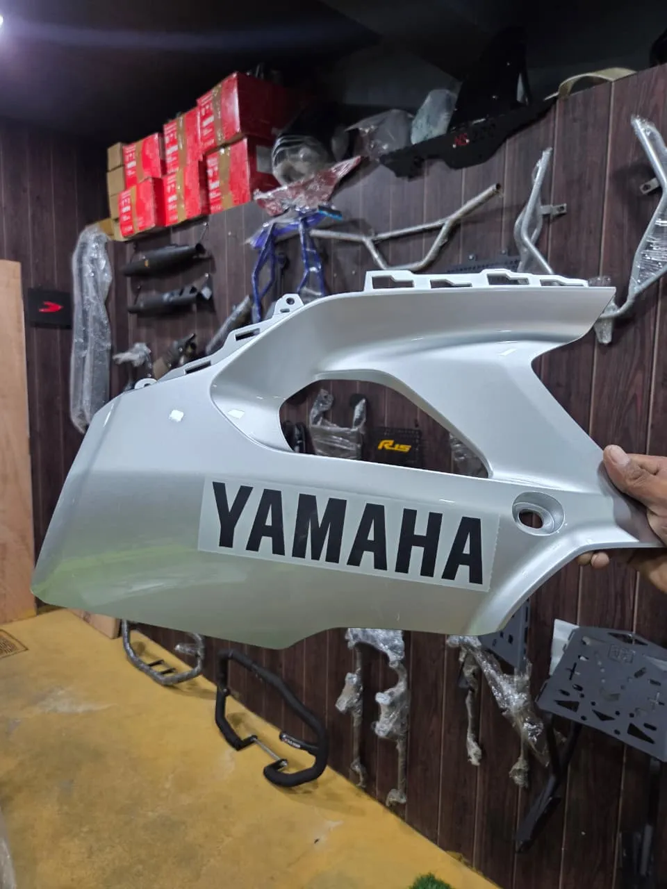 R15 M UNDERBELLY RIGHT-https://i-media.vyaparify.com/vcards/products/314510/product_1780050051_6a1968835052e.webp Image