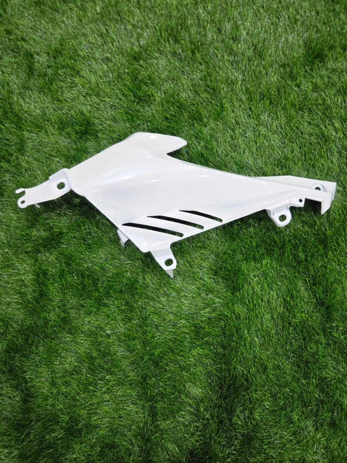 R15 V4 WHITE LEFT INNER PANEL-https://i-media.vyaparify.com/vcards/products/314697/product_1780388071_6a1e90e775e92.webp Image