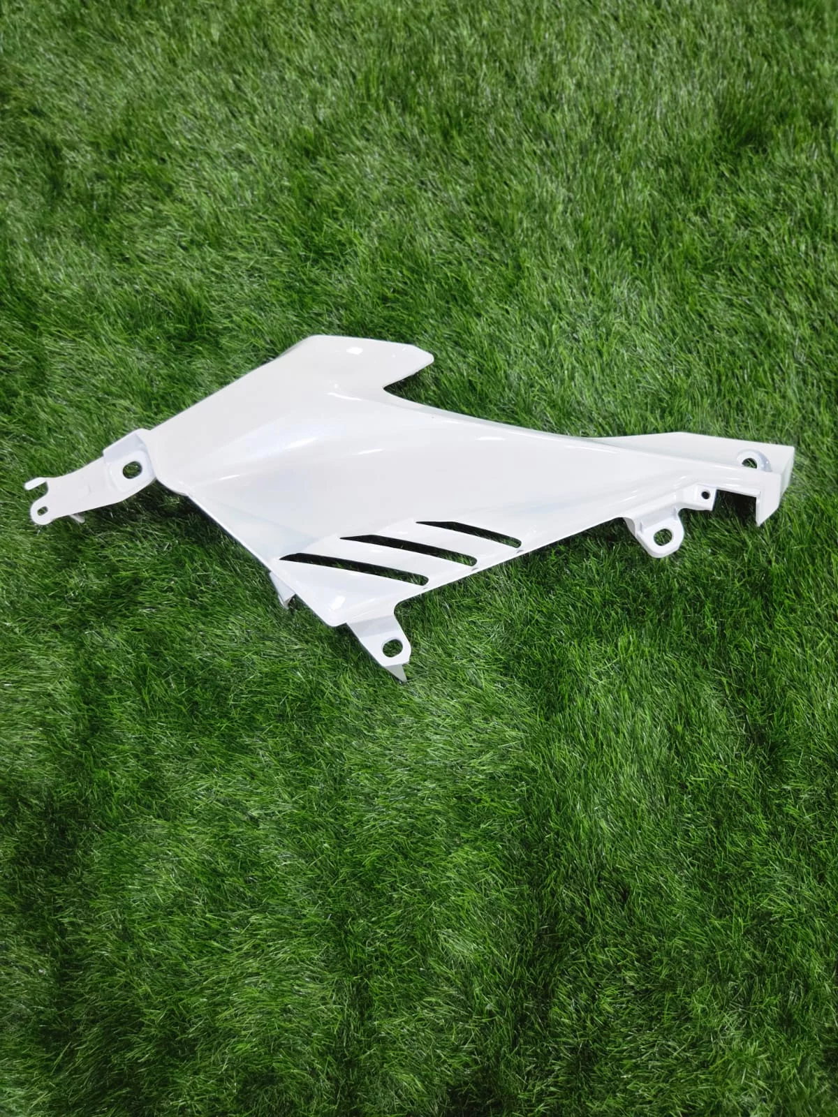 R15 V4 WHITE LEFT INNER PANEL-https://i-media.vyaparify.com/vcards/products/314699/product_1780388072_6a1e90e8ab099.webp Image