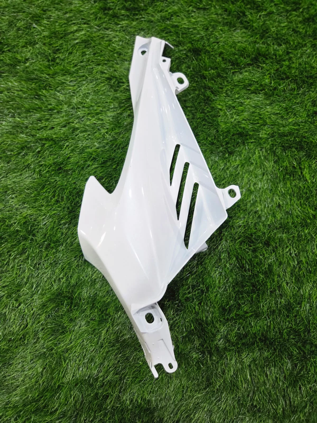 R15 V4 WHITE LEFT INNER PANEL-https://i-media.vyaparify.com/vcards/products/314700/product_1780388073_6a1e90e9567a8.webp Image