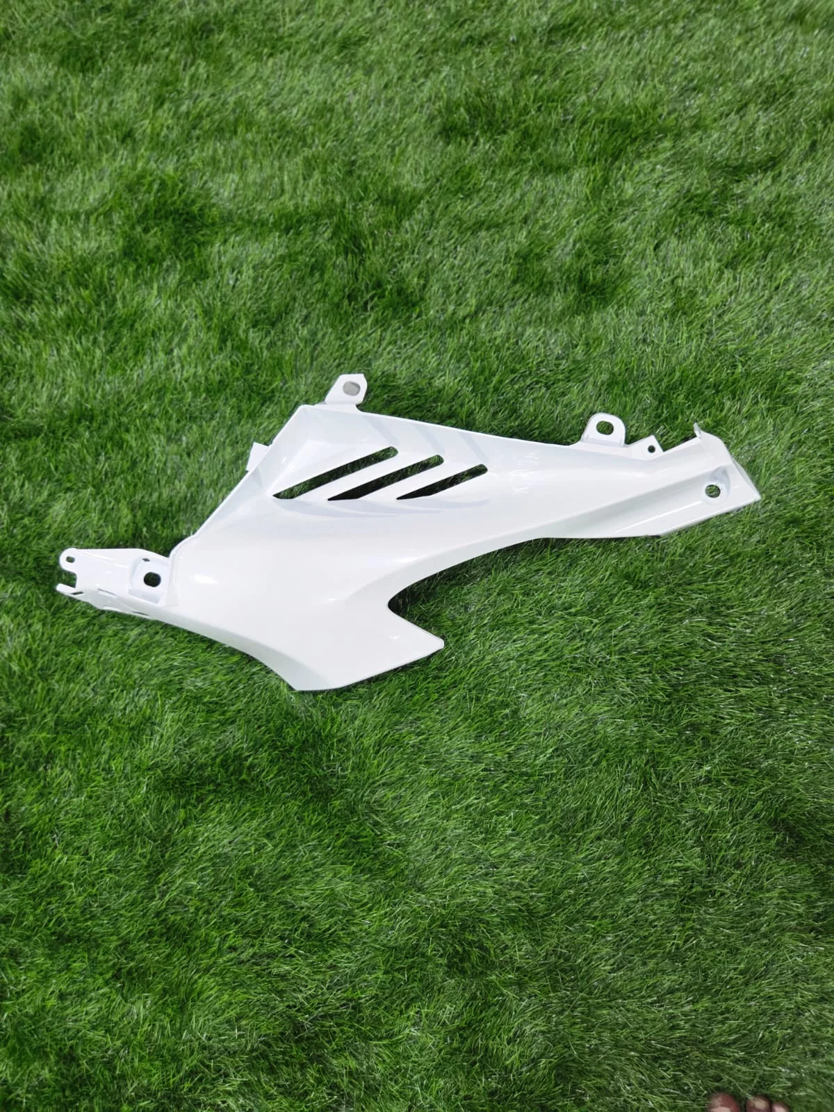  R15 V4 WHITE RIGHT INNER PANEL TN36 FRIENDS AUTO ACCESSORIES TN36 Friends Auto & Accessories 504 , Mysore Trunk Road North Sathyamangalam, Erode District , TAMIL NADU 638402 India