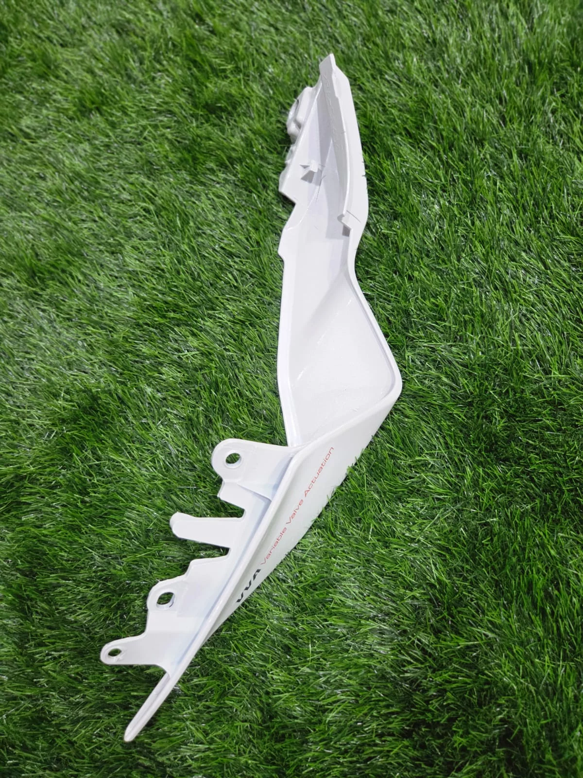 YAMAHA R15 V4 WHITE TAIL PANEL RIGHT Erode-https://i-media.vyaparify.com/vcards/products/314719/product_1780393637_6a1ea6a5c2a97.webp Image