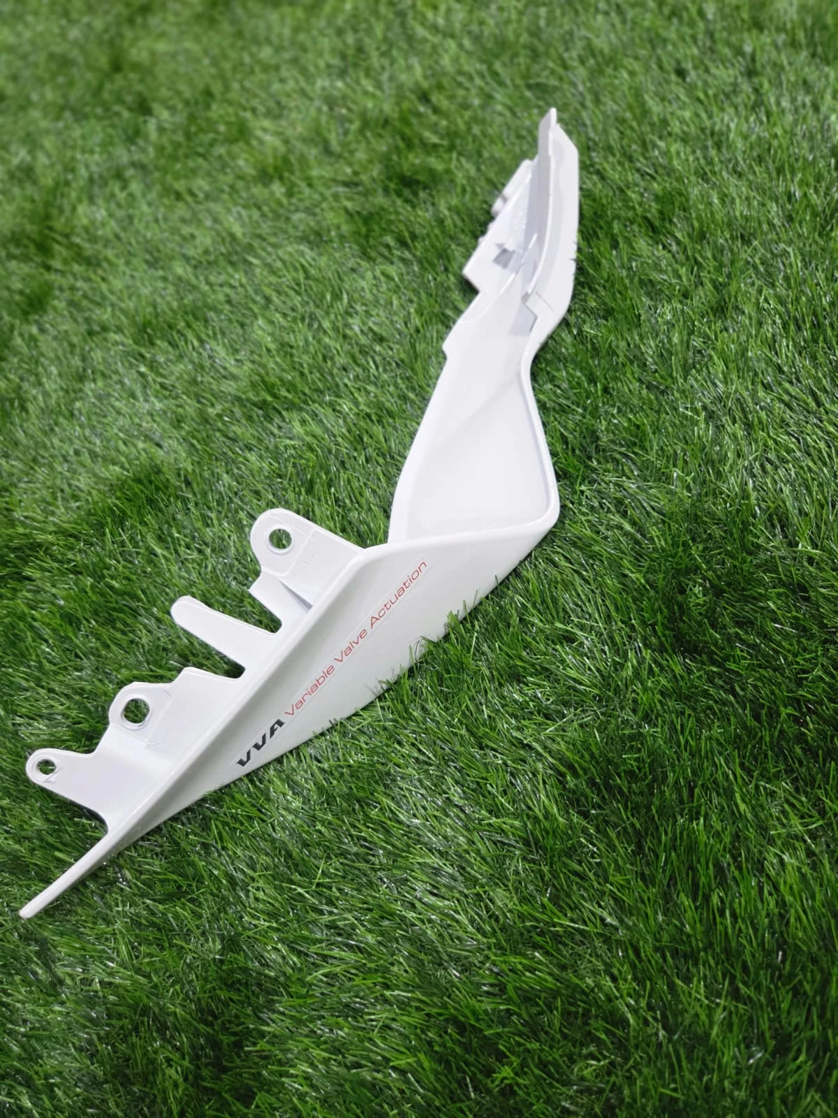 YAMAHA R15 V4 WHITE TAIL PANEL RIGHT Erode-https://i-media.vyaparify.com/vcards/products/314720/product_1780393638_6a1ea6a666ecf.webp Image