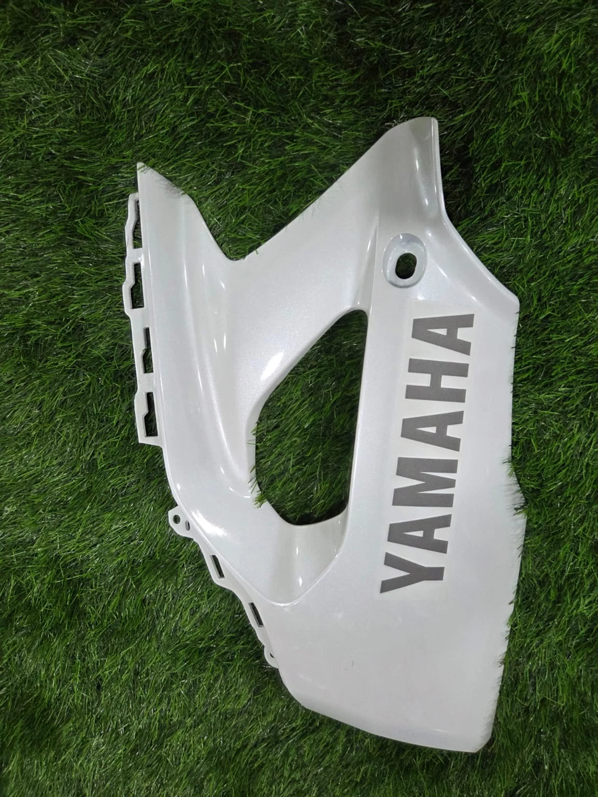  YAMAHA R15 V4 WHITE UNDERBELLY LEFT Erode TN36 FRIENDS AUTO ACCESSORIES TN36 Friends Auto & Accessories 504 , Mysore Trunk Road North Sathyamangalam, Erode District , TAMIL NADU 638402 India