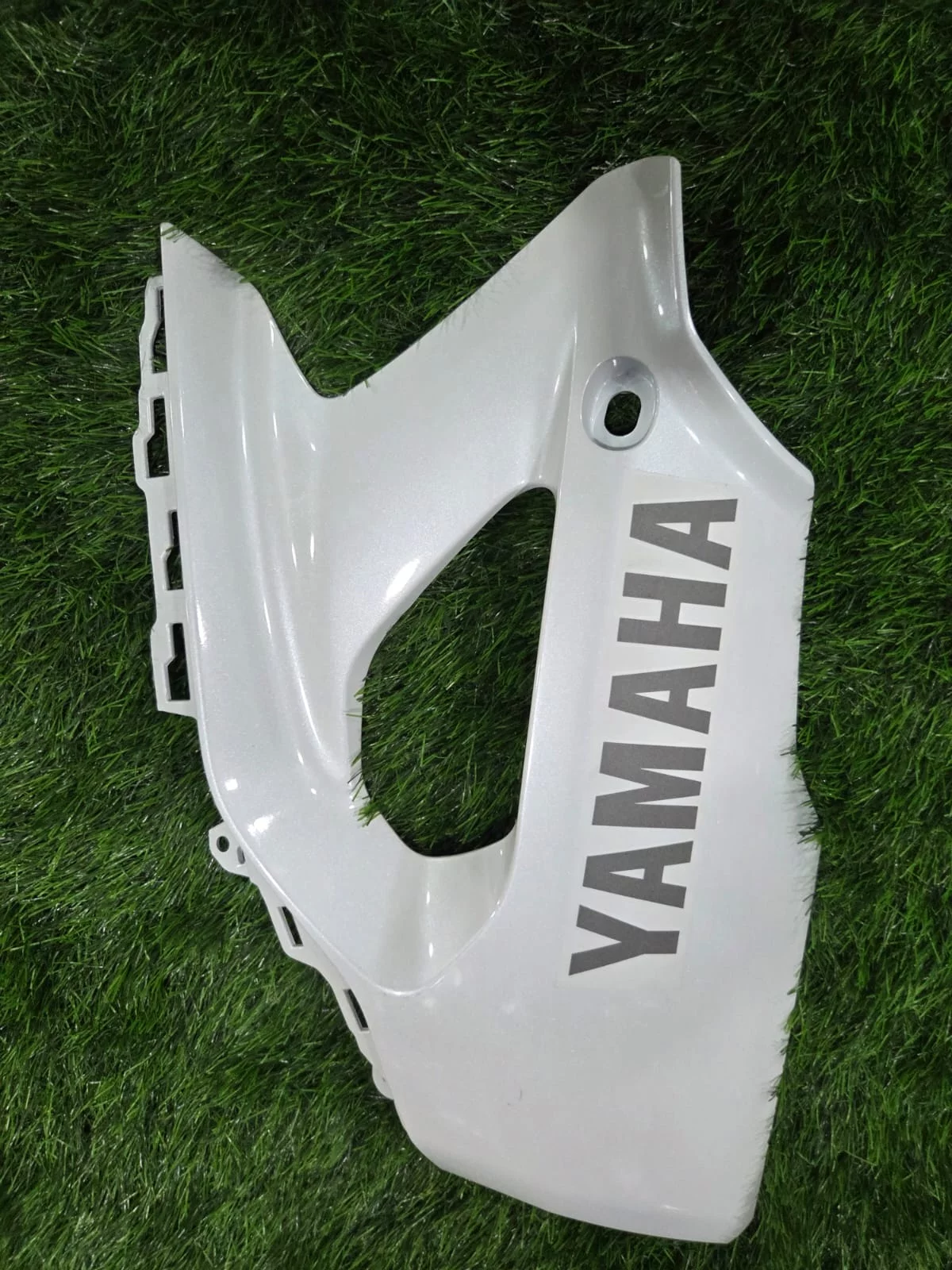 YAMAHA R15 V4 WHITE UNDERBELLY LEFT Erode-https://i-media.vyaparify.com/vcards/products/314726/product_1780393959_6a1ea7e73b67b.webp Image