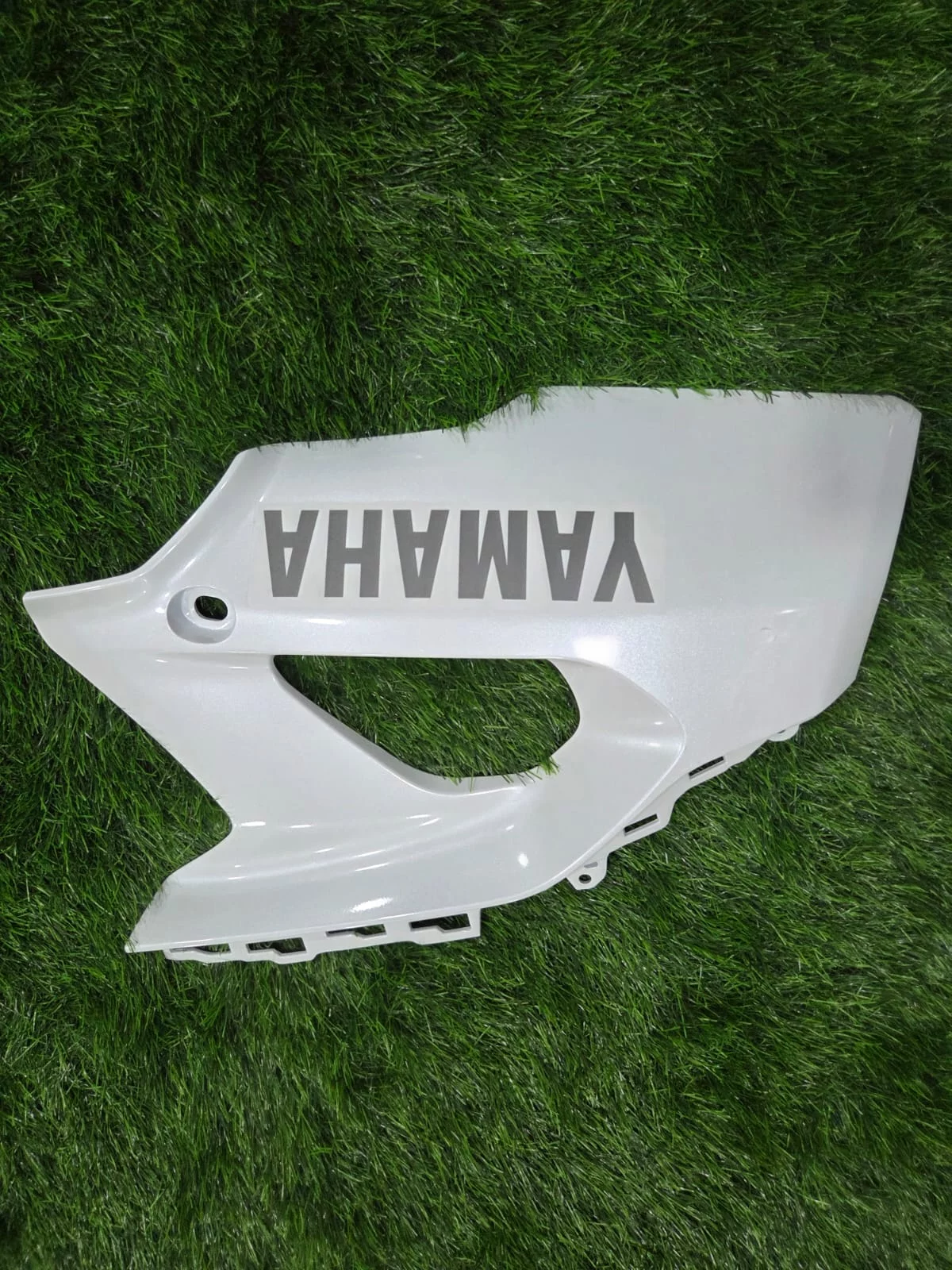  YAMAHA R15 V4 WHITE UNDERBELLY RIGHT TN36 FRIENDS AUTO ACCESSORIES TN36 Friends Auto & Accessories 504 , Mysore Trunk Road North Sathyamangalam, Erode District , TAMIL NADU 638402 India