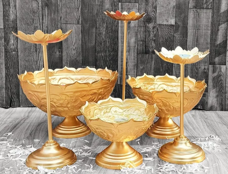 Iron Urli Set Rose With Tea Light Stand  Set Of 6 Pcs-https://i-media.vyaparify.com/vcards/products/314926/product_1781240944_6a2b947026cb2.webp Image